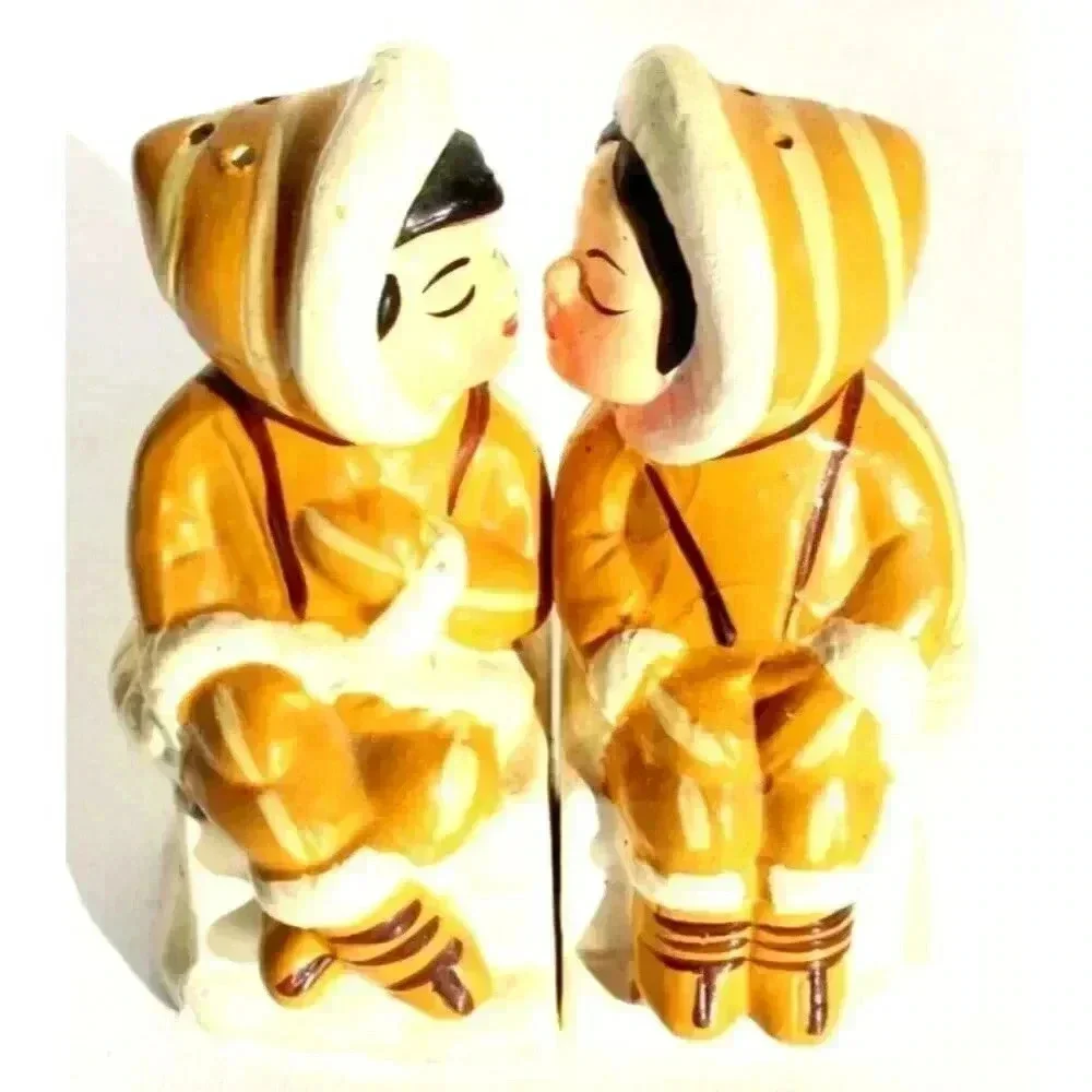 Vintage Eskimo Boy & Girl KISSING Salt & Pepper Shakers Salt N Pepper